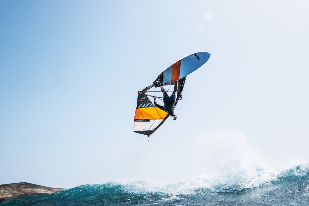 obrazek vogue orange y27 jump windsurifng karlin